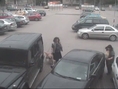 Майка и дъщеря отвличат кучета в София